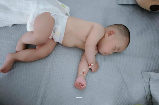 单县宝宝拉屎有黑色颗粒 单县宝宝拉屎有黑色颗粒